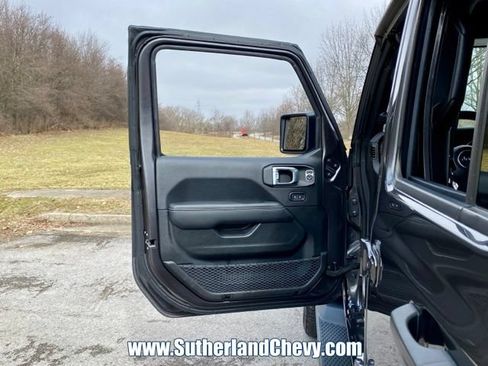 Used 2022 Jeep Wrangler Unlimited Sahara AWD/4WD image 14