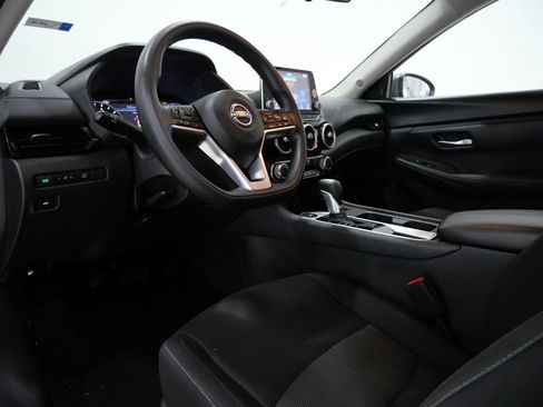 Used 2025 Nissan Sentra SV FWD image 11