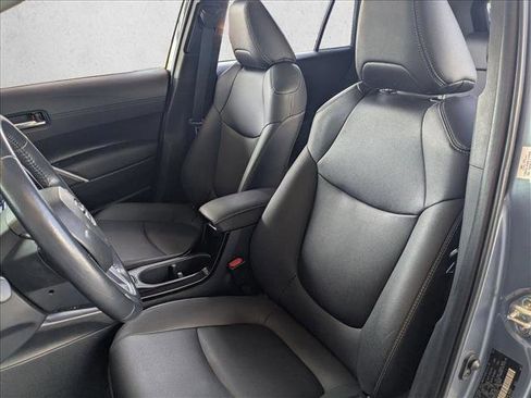 Used 2023 Toyota Corolla Cross XLE w/ Convenience Package FWD image 17