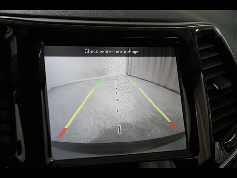 Used 2019 Jeep Cherokee Limited image 14