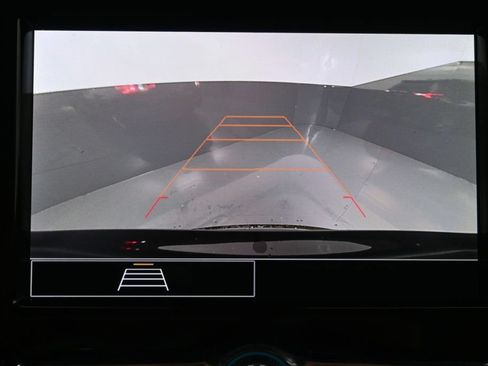 Used 2023 Chevrolet Traverse LT FWD image 15