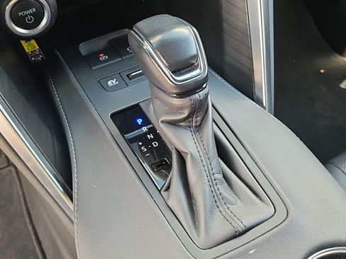 Used 2023 Toyota Venza Limited AWD/4WD image 16