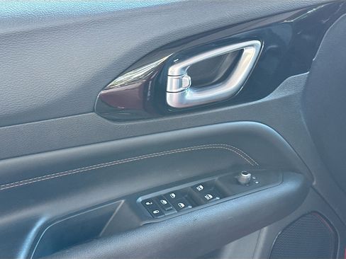 Used 2023 Jeep Compass Limited image 17