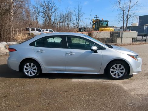 Used 2020 Toyota Corolla LE image 15