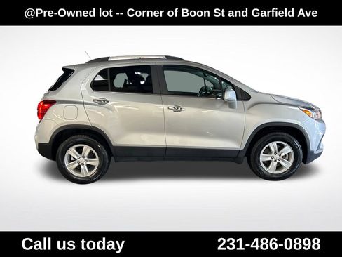 Used 2019 Chevrolet Trax LT w/ LT Convenience Package AWD/4WD image 6