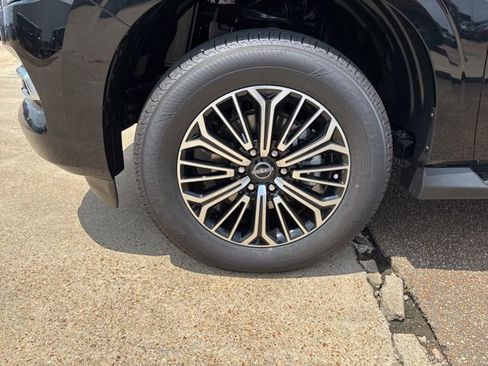 New 2025 Nissan Armada SL w/ Captain's Chari Seat Package image 8