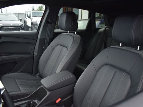 Used 2022 Audi Q4 e-tron Prestige image 16