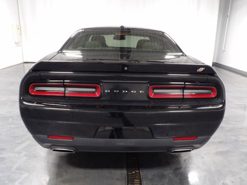 Used 2019 Dodge Challenger SXT image 5