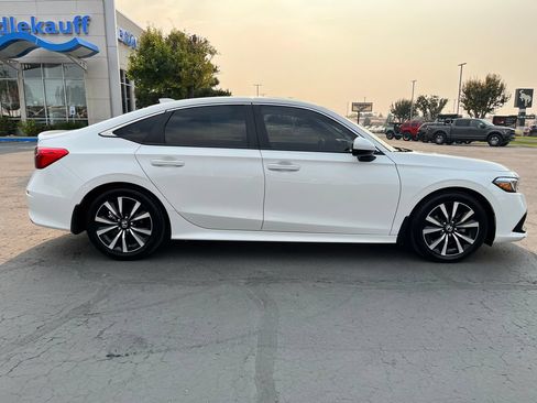 Used 2024 Honda Civic EX image 2