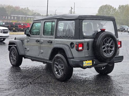 Used 2021 Jeep Wrangler Unlimited Sport image 24