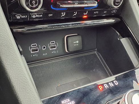 Used 2022 Jeep Grand Cherokee Overland w/ Advanced Protech Group III image 15