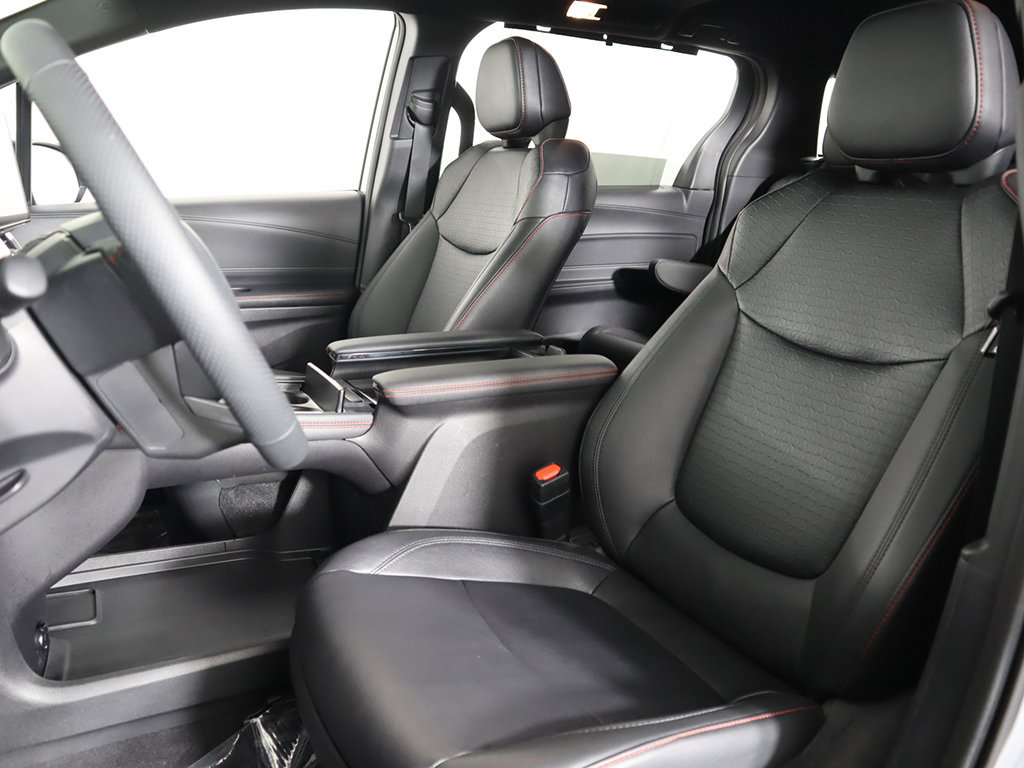 Used 2025 Toyota Sienna XSE FWD image 29