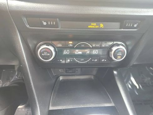 Used 2018 MAZDA MAZDA3 Touring FWD image 17