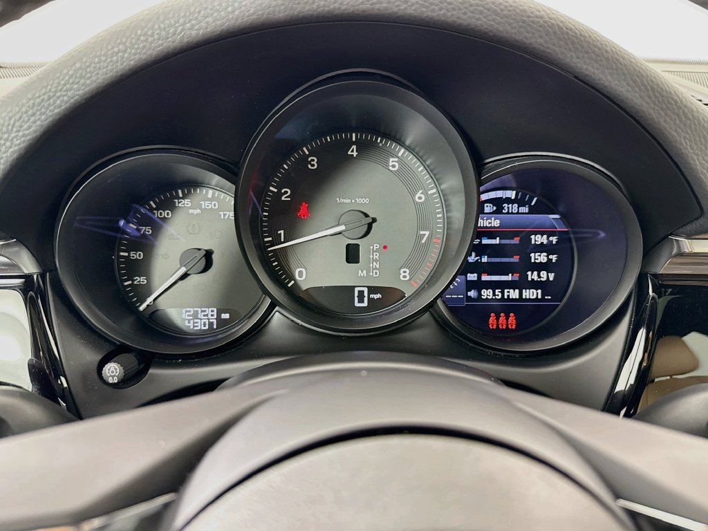 Certified 2025 Porsche Macan AWD/4WD image 16