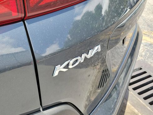 Used 2021 Hyundai Kona SE w/ Cargo Package FWD image 7