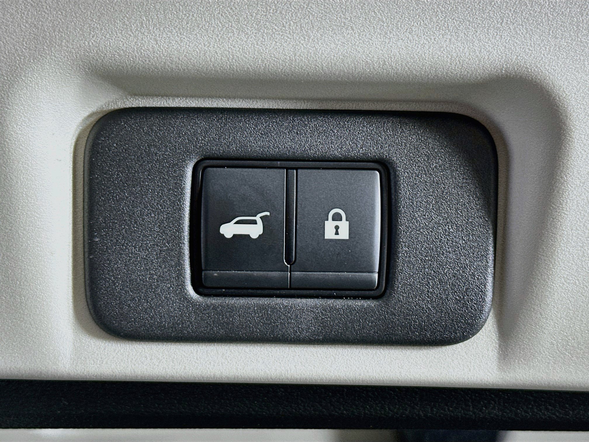 Used 2023 Nissan Ariya FWD image 32
