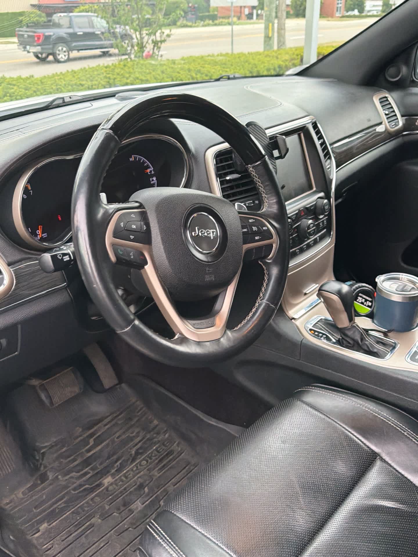 Used 2016 Jeep Grand Cherokee Overland AWD/4WD image 2