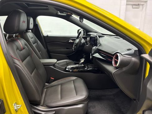Used 2024 Chevrolet Trax RS w/ Sunroof Package FWD image 35