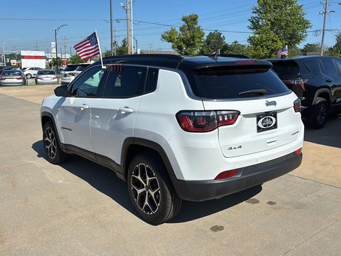 Used 2025 Jeep Compass Limited AWD/4WD image 4
