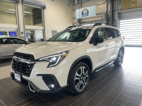 Used 2025 Subaru Ascent Touring AWD/4WD image 4