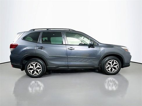 Used 2021 Subaru Forester Premium image 8