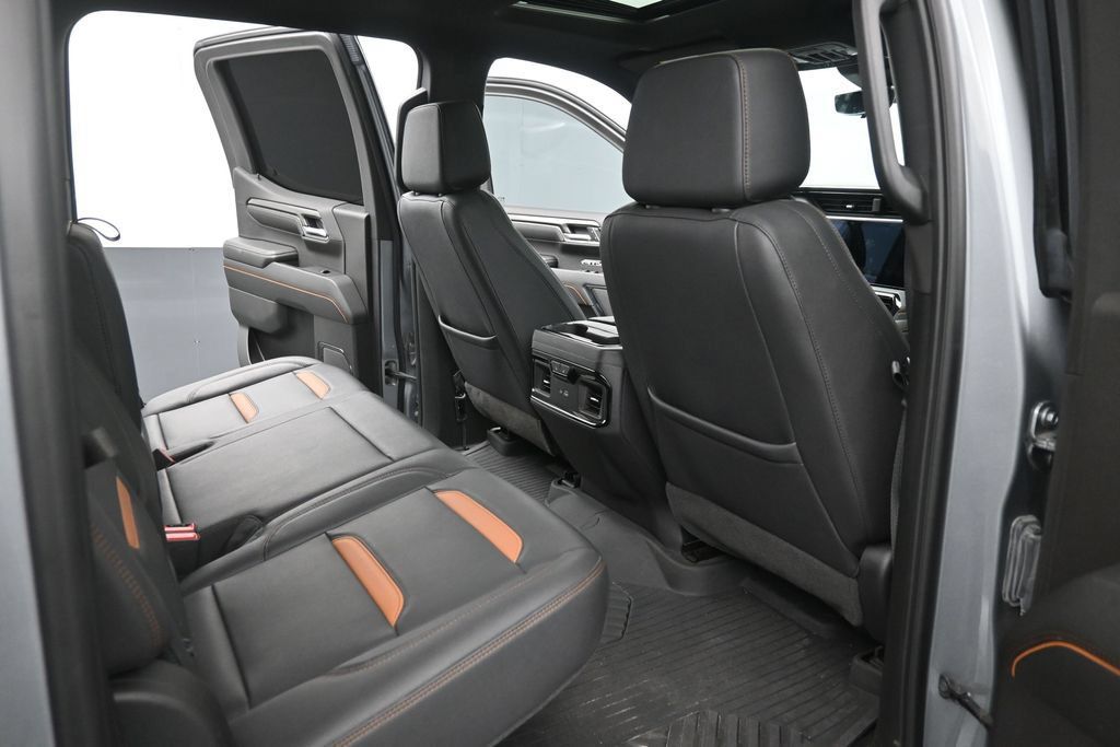 Used 2024 GMC Sierra 1500 AT4 w/ Technology Package AWD/4WD image 10