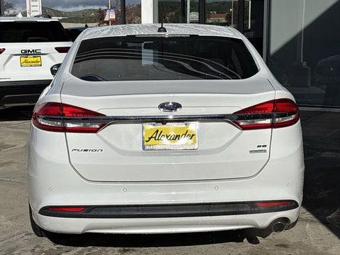 Used 2018 Ford Fusion SE w/ Fusion SE Technology Package image 4