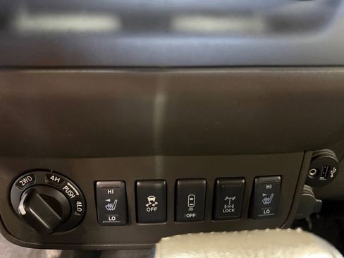 Used 2018 Nissan Frontier S image 31