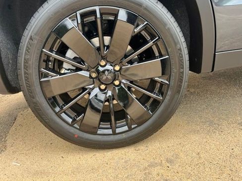 New 2026 Mitsubishi Outlander LE FWD image 7