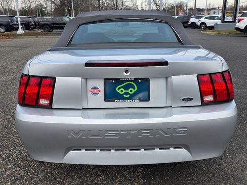 Used 2004 Ford Mustang Convertible image 15