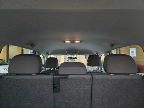 Used 2018 Volkswagen Tiguan S image 60