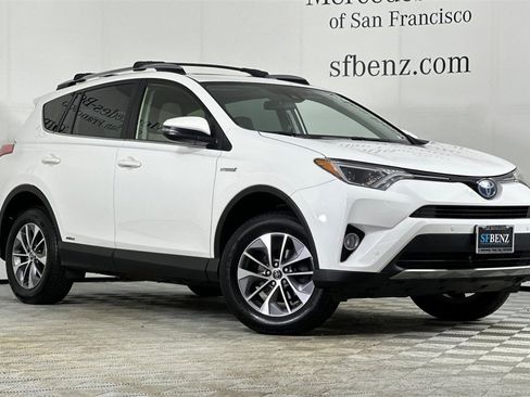 Used 2018 Toyota RAV4 XLE w/ Convenience Package image 2