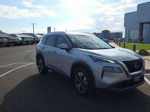 Used 2023 Nissan Rogue SV w/ SV Premium B Package FWD image 4