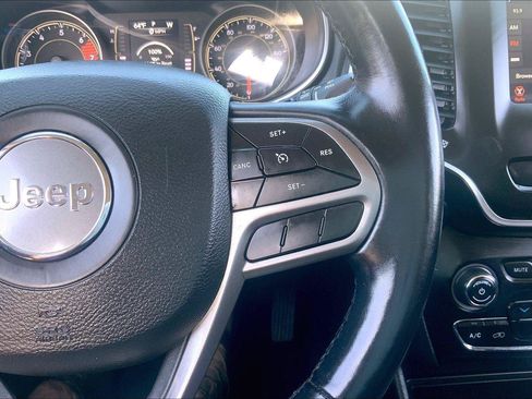 Certified 2021 Jeep Cherokee Latitude Plus AWD/4WD image 19