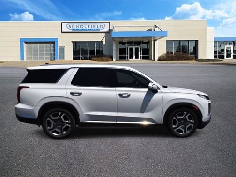 Used 2023 Hyundai Palisade Limited AWD/4WD image 2