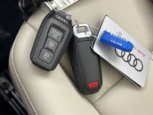 Used 2025 Audi Q5 Premium w/ Convenience Package image 24