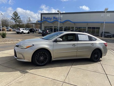 Used 2017 Toyota Avalon Touring image 5