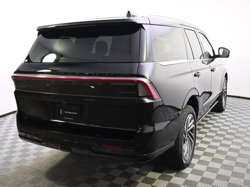 Used 2025 Lincoln Navigator Reserve AWD/4WD image 6