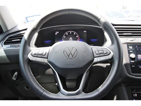 Used 2022 Volkswagen Tiguan SE image 15