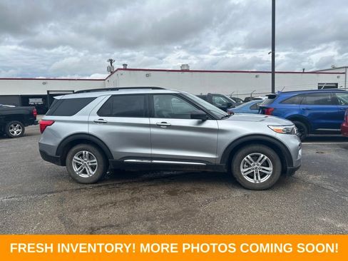 Used 2024 Ford Explorer XLT w/ Equipment Group 202A RWD image 2