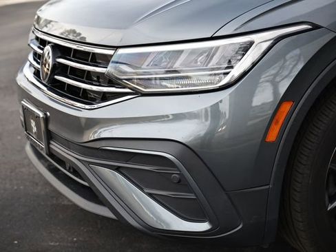 Used 2022 Volkswagen Tiguan SE image 12