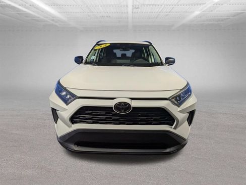 Used 2020 Toyota RAV4 LE FWD image 10