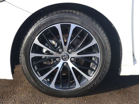Used 2019 Toyota Camry SE image 36