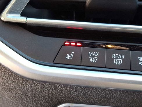 Used 2022 BMW X6 xDrive40i w/ M Sport Package image 25