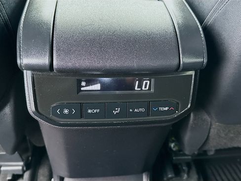 Used 2024 Toyota Highlander XSE image 18