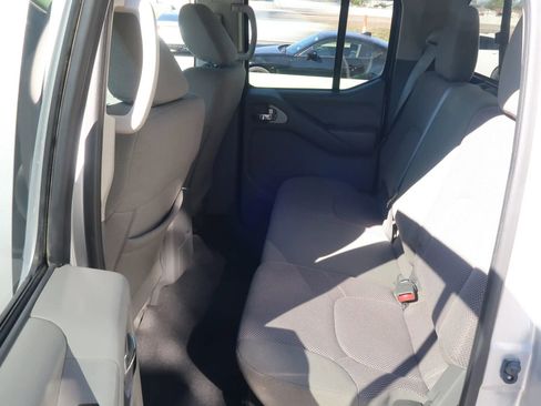 Used 2019 Nissan Frontier SV image 17