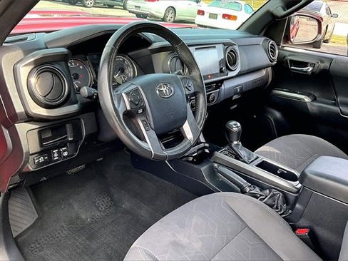 Used 2017 Toyota Tacoma TRD Sport image 14