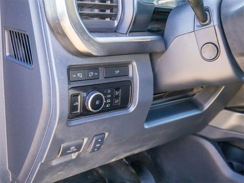 Used 2023 Ford F250 Lariat w/ Chrome Package image 28