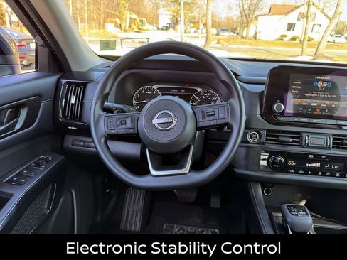 Certified 2024 Nissan Pathfinder S image 17