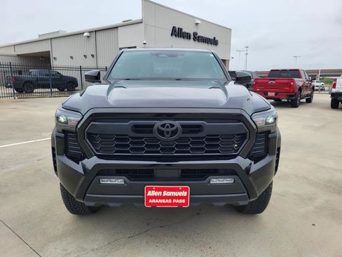 Used 2024 Toyota Tacoma TRD Off-Road AWD/4WD image 8